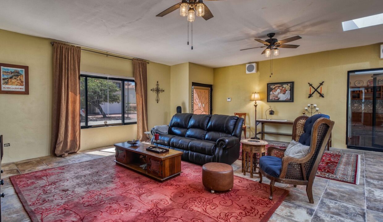 Living room toward kitchen de tamaño grande