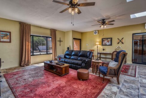 Living room toward kitchen de tamaño grande