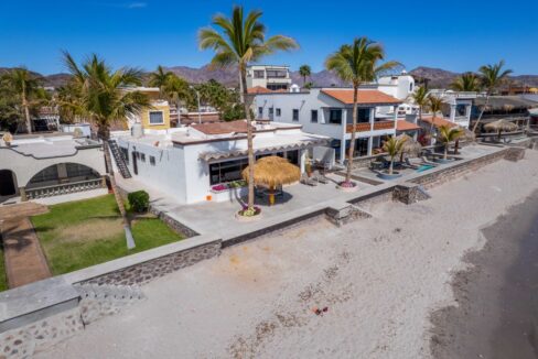 back of home and beach de tamaño grande