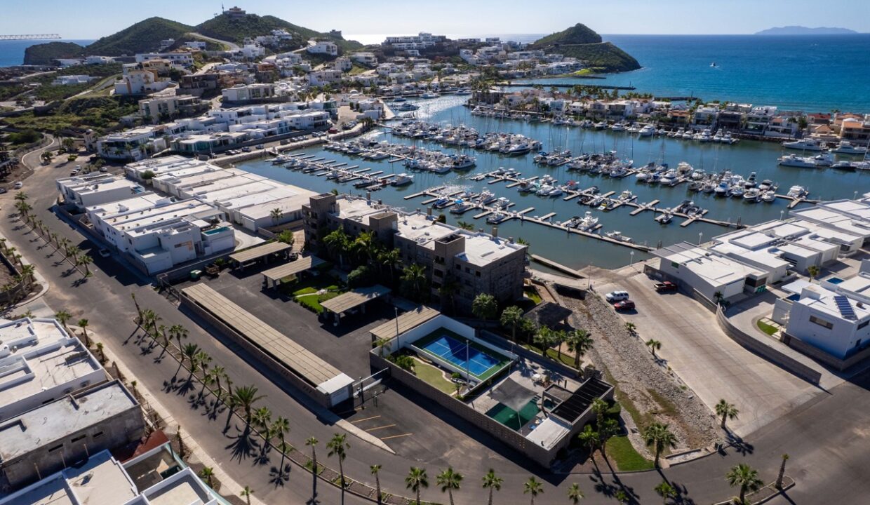 marina de tamaño grande